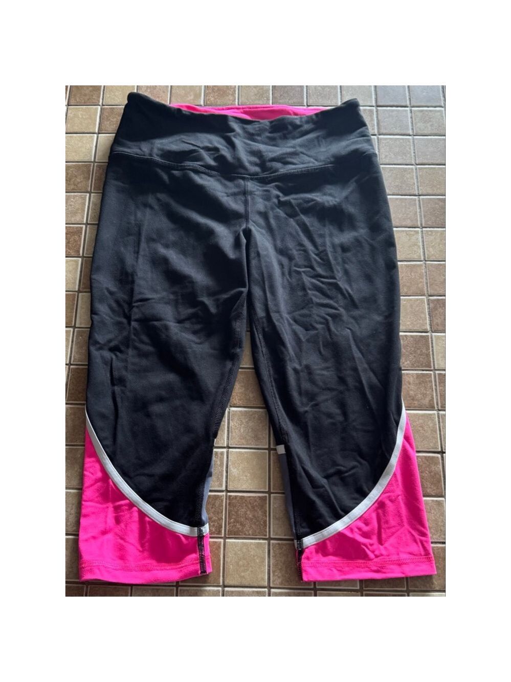 Women's Victoria's Secret Crop Leggings Size M Black & Pink